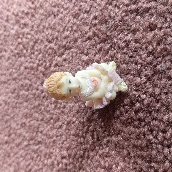 11 Small Ballerina Figurines - Picture 11 of 12